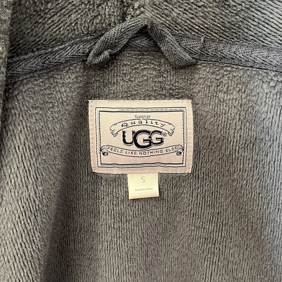 Ugg fleece Sweater! Size Small! So comfy!!  🥰 - Picture 2 of 9